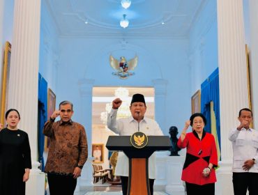 Presiden Prabowo Subianto yang juga Ketua Umum Partai Partai Geridra bersama para ketua umum parpol koalisi memberikan keterangan pers di Istana Merdeka, Jakarta, 31 Agustus 2025. (Foto: Istimewa)