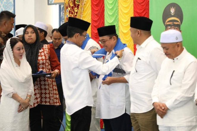 
					Wali Kota Batam Lepas Jemaah Haji, Ingatkan Pentingnya Kebersamaan