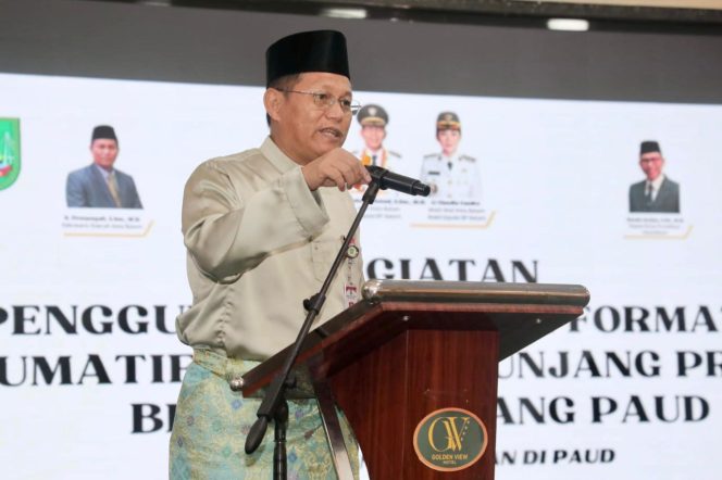 
					Sekda Batam, Firmansyah, membuka asesmen formatif dan sumatif bagi guru PAUD di Golden View Hotel pada Rabu (15/4/2026).