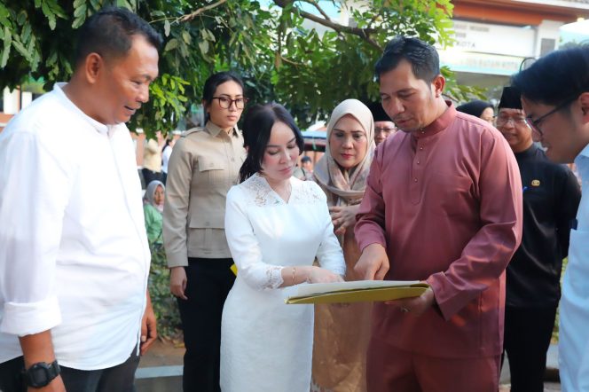 
					Wakil Wali Kota Batam, Li Claudia Chandra, meninjau lokasi pembangunan ZoSS di SDN 009 Batam Kota, Kamis (16/4/2026).