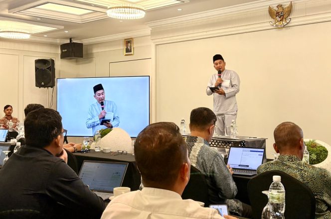 
					Kepala Dinas CKTR Kota Batam, Azril Apriansyah, menyampaikan sambutan saat menghadiri Diseminasi Hasil Studi Baseline Energy Consumption di Grand Eska Hotel, Kamis (16/4/2026).