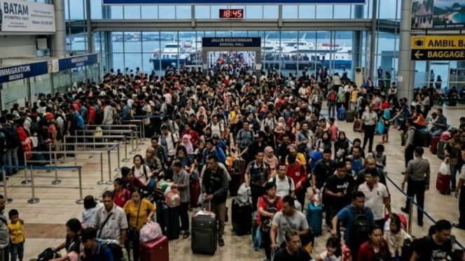 
					Ilustrasi warga pendatang memasuki Kota Batam dari pelabuhan. (Foto: Ist)