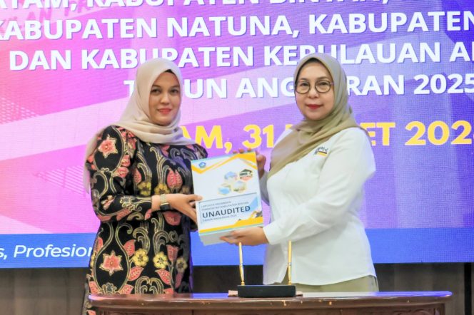 
					Wakil Bupati Deby Maryanti Serahkan LKPD Bintan Unaudited Tahun 2025 ke BPK