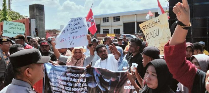 
					Ratusan Warga Demo PT Yin Baa Steel, Tuntut Kejelasan Hak Pekerja yang Meninggal