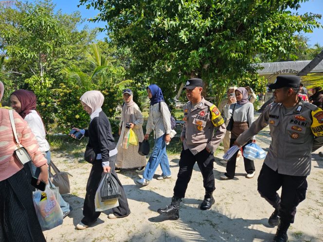
					Libur Nasional, Polsek Belakang Padang Laksanakan Pengamanan Objek Wisata Pantai Pasir Putih