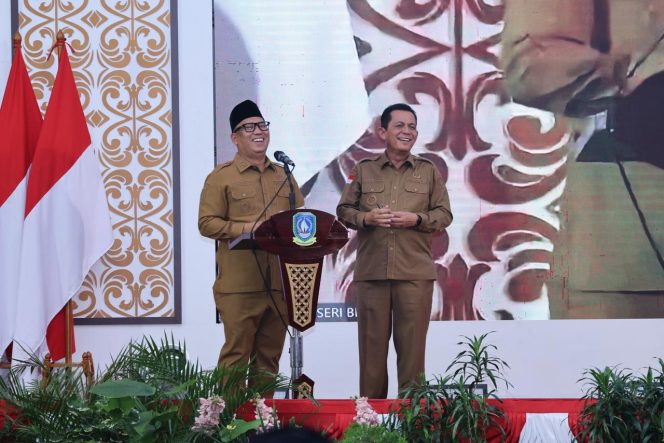 
					Gubernur Kepri Ansar Ahmad bersama Wagub Nyanyang Haris Pratamura dalam kegiatan Musrenbang Provinsi Kepulauan Riau Tahun 2026 digelar di Aula Wan Seri Beni, Dompak, Tanjungpinang, Senin (6/4/2026). (Enji/DISKOMINFO KEPRI)