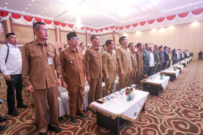 
					Sekretaris Daerah Kota Tanjungpinang, Zulhidayat, menghadiri Musyawarah Perencanaan Pembangunan (Musrenbang) Provinsi Kepulauan Riau 2026 untuk penyusunan Rencana Kerja Pemerintah Daerah (RKPD) 2027 di Aula Wan Seri Beni, Dompak, Senin (6/4/2026)