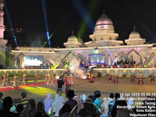 
					Keterangan: Pembukaan Musabaqah Tilawatil Qur’an dan Hadits (MTQH) Ke-34 Tingkat Kota Batam Tahun 2026 yang berlangsung di Dataran Engku Putri, Kecamatan Batam Kota. (Foto : Humas Polresta Barelang)