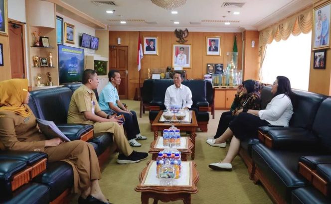 
					Wali Kota Batam, Amsakar Achmad, menerima audiensi Pansus DPRD Kota Batam di Kantor Wali Kota Batam, Senin (20/4/2026).