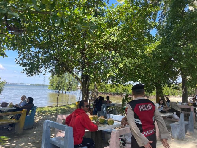 
					Berikan Rasa Aman di Hari Libur, Polsek Belakang Padang laksanakan Pengamanan Objek Wisata Pantai Pasir Putih