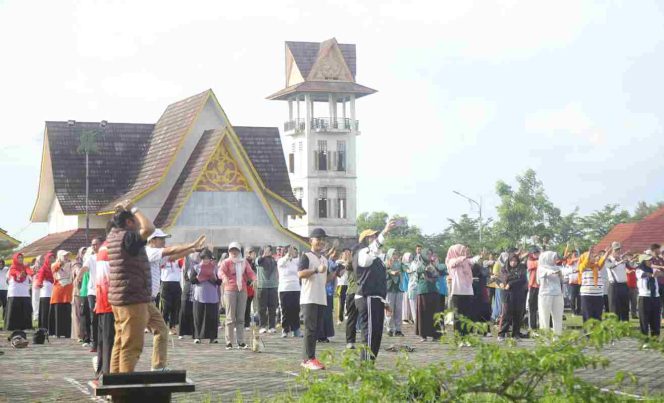 
 Pererat Kebersamaan ASN, Pemko Tanjungpinang Gelar Senam Bersama dan Perayaan Ulang Tahun Pegawai
