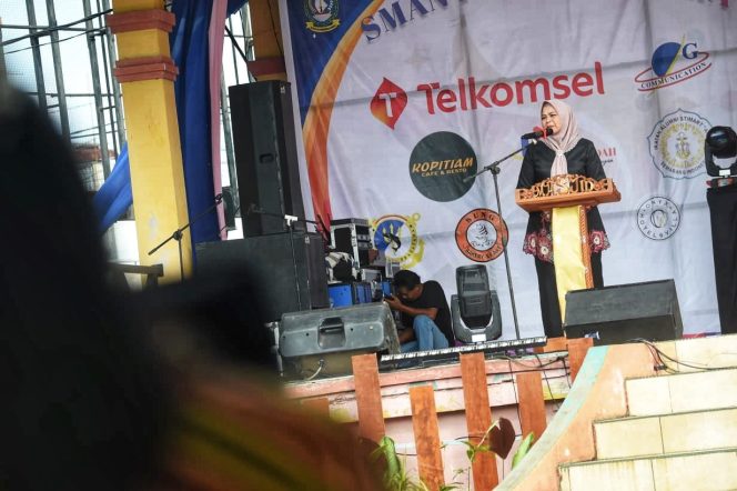 
 Dewi Kumalasari memberikan kata sambutan