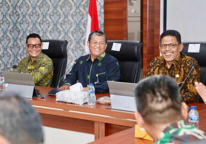 
 Sekda Batam, Firmansyah, bersama Ketua DPRD Batam, Muhammad Kamaludin, menerima kunjungan Forkopimda Paser di Kantor Wali Kota Batam, Kamis (7/5/2026). 