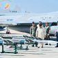 Sebelum penyerahan ke TNI, Presiden Prabowo terlebih dahulu membuka tirai lambang Skuadron 12 yang terpasang di badan pesawat Rafale di Halim Perdanakusumah Internasional Airport, Senin (18/05/26).