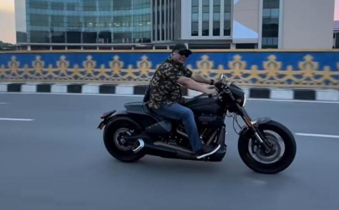 
					Video Naik Moge Tanpa Helm, Ketua DPRD Kepri Tuai Kritik Pedas