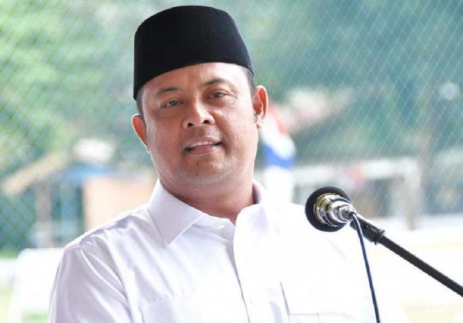 
					Ketua DPD Gerindra Kepri, Iman Sutiawan mengajak seluruh masyarakat untuk melihat persoalan secara utuh dan tidak terburu-buru menarik kesimpulan.