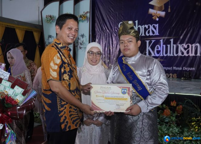 
 Wakil Bupati Kepulauan Anambas - Raja Bayu Febri Gunadian, S.E menghadiri Pelepasan Siswa/Siswi SMP Negeri 2 Siantan, kegiatan yang berlangsung di Gedung BPMS Tarempa, Kamis, (14/06/2026).