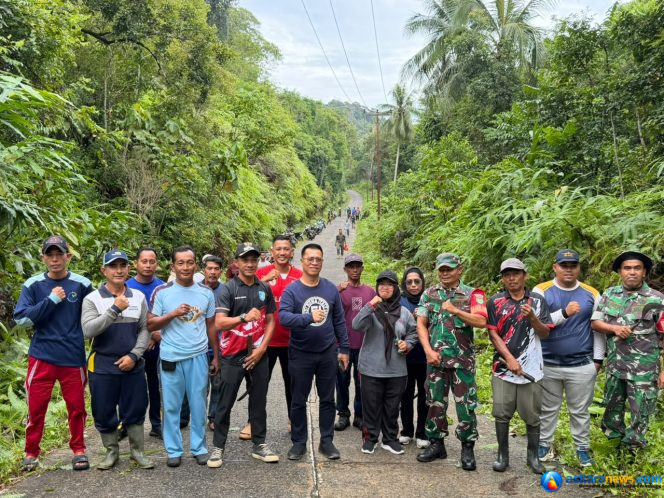 
 Bupati Kepulauan Anambas, Aneng menghadiri kegiatan Gerakan gotong royong ASRI (Aman, Sehat, Resik, dan Indah) yang dilaksanakan di Kecamatan Jemaja Timur. Jum’at (12/06/2026)