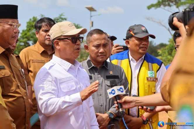
 Wakil Gubernur Kepri, Nyanyang Haris Pratamura memberikan keterangan pers terkait Sekolah Rakyat, Selasa (23/6/2026). 