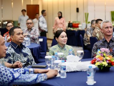 Plh Wali Kota Batam, Li Claudia Chandra, saat menerima kunjungan 22 atase pertahanan dari 19 negara sahabat dalam rangkaian Defence Attache Tour 2026 di Batam, Rabu (3/6/2026). 
