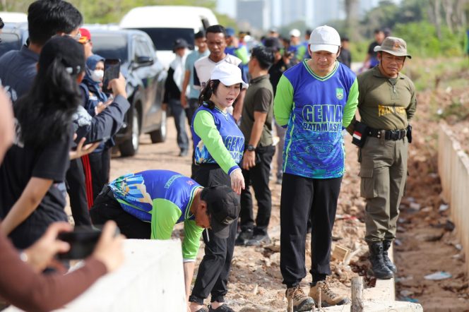 
 Pemko Batam Apresiasi Goro Masyarakat Secara Masif, Dilarang Melakukan Pembakaran Terhadap Tumpukan Material