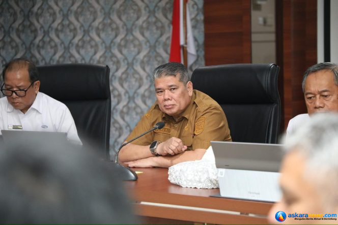 
 Plt Inspektur Daerah Kota Batam, Yusfa Hendri, memimpin Entry Meeting Asistensi Peningkatan EPK di Kantor Wali Kota Batam, Senin (15/6/2026). 