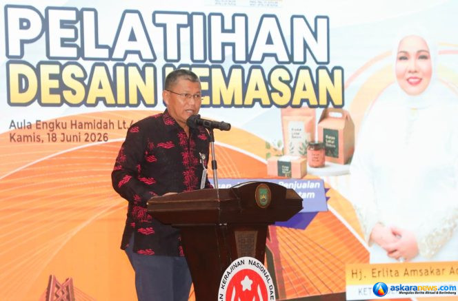 
 Sekda Kota Batam, Firmansyah, membuka Pelatihan Desain Kemasan bagi pelaku IKM Kota Batam di Kantor Wali Kota Batam, Batam Centre, Kamis (18/6/2026). 