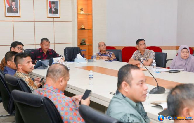 
 Sekda Batam, Firmansyah, bersama sejumlah pejabat Pemko Batam mengikuti Validasi IPKD yang diselenggarakan Kementerian Dalam Negeri secara daring, Kamis (18/6/2026). 