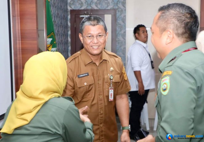 
 Sekda Batam, Firmansyah, menyambut peserta Studi Lapangan Pelatihan Kepemimpinan Administrator (PKA) Angkatan I dan II Provinsi Sumatera Selatan Tahun 2026 di Kantor Wali Kota Batam, Senin (29/6/2026). 
