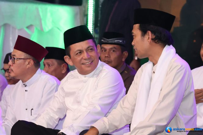 
 Gubernur Kepri Ansar Ahmad bersama Ustaz Abdul Somad di kegiatan Tanjungpinang Bermunajat digelar di Lapangan Pamedan Tanjungpinang, Kamis (25/6/2026). 
