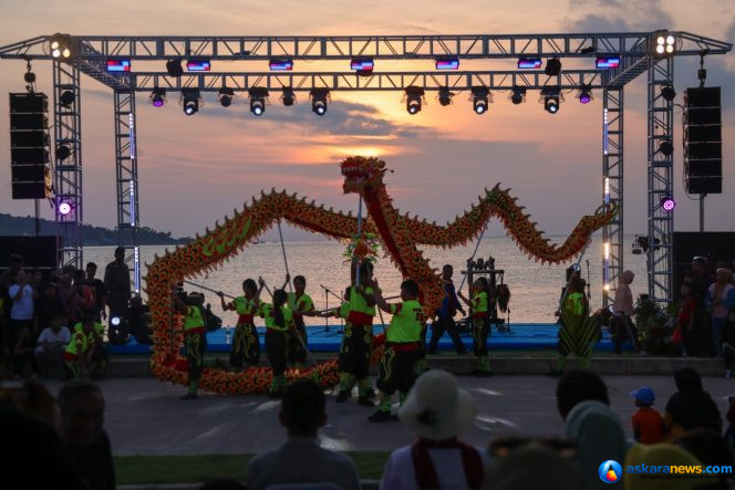 
 ATRAKSI KEBUDAYAAN dalam event Kemilau Nusantara 2026 diselenggarakan Dinas Pariwisata Provinsi Kepri di kawasan Taman Gurindam 12, Sabtu (13/6/2026). 
