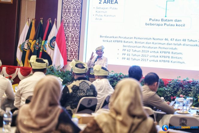 
 Gubernur Kepri Ansar Ahmad memberikan kata sambutan pada Pengukuhan Dewan Pengurus KADIN Provinsi Kepulauan Riau masa bakti 2026-2031 di Aula Wan Seri Beni, Dompak, Selasa (16/6/2026). 