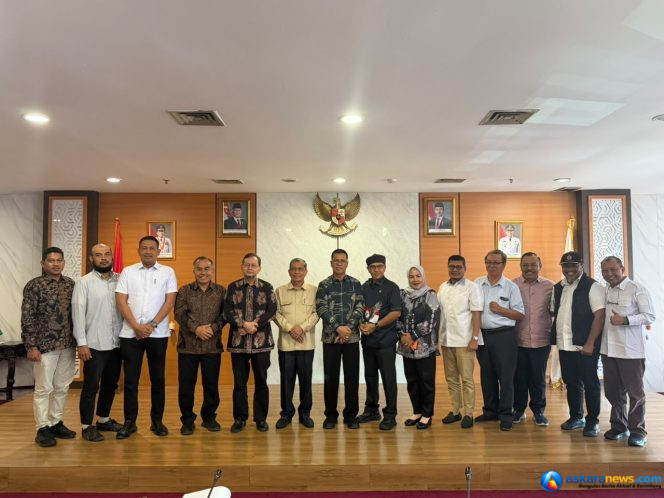 
 Bupati Kepulauan Anambas, Aneng menghadiri kegiatan Sinkronisasi Rancangan Peraturan Daerah (Ranperda) tentang Rencana Tata Ruang Wilayah (RTRW) Provinsi Kepulauan Riau dengan Pemerintah Kabupaten Kepulauan Anambas. 