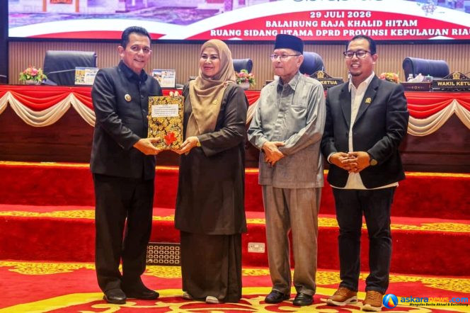 
 Ranperda Pertanggungjawaban APBD Provinsi Kepri TA 2025 Disahkan Menjadi Perda