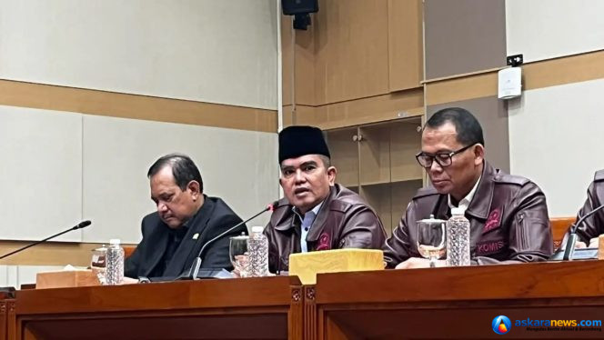 
 Dua fraksi di Komisi III DPR RI, yakni Fraksi PDI Perjuangan (PDIP) dan Fraksi Partai Amanat Nasional (PAN), kompak meminta pelaku korupsi Kejagung dihukum mati. 
