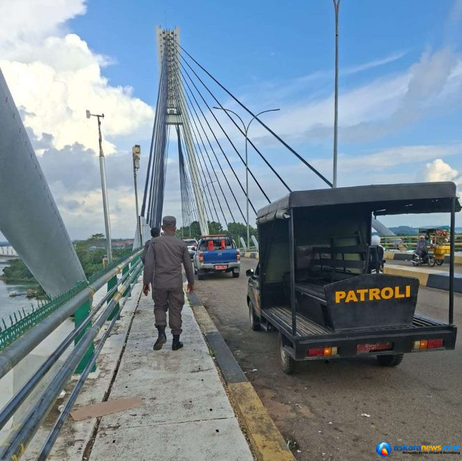 
 Patroli Gabungan Tertibkan Parkir di Jembatan Barelang