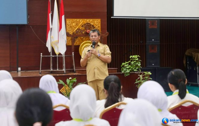 
 Sekda Batam, Firmansyah, memberikan pengarahan saat membuka Latsar CPNS Golongan II dan Golongan III Gelombang II Tahun 2026 bagi peserta dari Pemko Batam dan Pemkab Lingga di Bapelkes Batam, Senin (13/7/2026). 