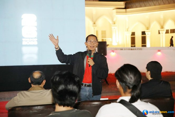 
 Wali Kota Batam, Amsakar Achmad, nobar bersama ribuan warga di Dataran Engku Putri, Batamcentre, Rabu (15/7/2026) dinihari. 