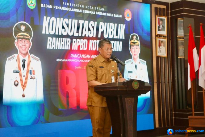 
 Sekda Batam, Firmansyah, membuka Konsultasi Publik Rancangan Akhir RPBD di Kantor Wali Kota Batam, Senin (27/7/2026). 