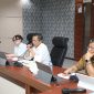 Wali Kota Batam, Amsakar Achmad, didampingi Wakil Wali Kota Batam, Li Claudia Chandra, dan Sekda Batam, Firmansyah, memimpin Rapat Evaluasi Triwulan II/Semester I di Kantor Wali Kota Batam, Senin (27/7/2026). 