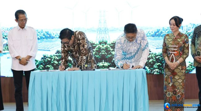 Wali Kota Batam, Amsakar Achmad, bersama Wakil Wali Kota Batam, Li Claudia Chandra, menyaksikan penandatanganan PJBTL antara PT PLN Batam dan PT Altiva Identity Data Center di Auditorium Tanjung Kasam, Kantor PLN Batam, Selasa (28/7/2026). 