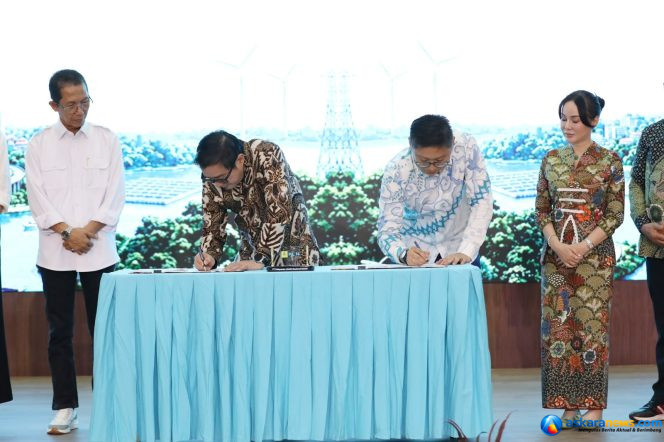 
 Wali Kota Batam, Amsakar Achmad, bersama Wakil Wali Kota Batam, Li Claudia Chandra, menyaksikan penandatanganan PJBTL antara PT PLN Batam dan PT Altiva Identity Data Center di Auditorium Tanjung Kasam, Kantor PLN Batam, Selasa (28/7/2026). 