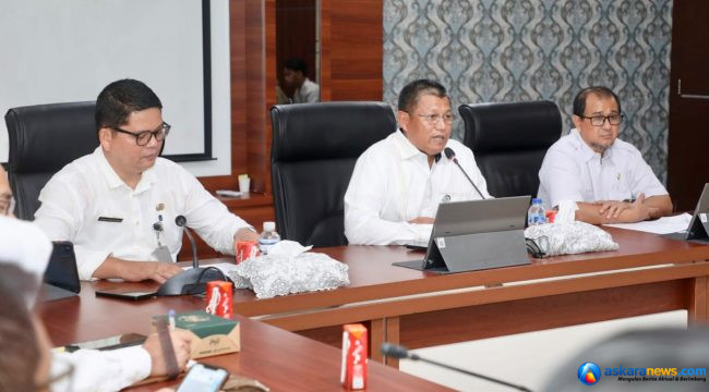 Sekda Batam, Firmansyah, membuka Rapat Koordinasi Evaluasi Keamanan Informasi dan Jaringan Komunikasi Sandi di lingkungan Pemko Batam Tahun 2026 di Kantor Wali Kota Batam, Batam Centre, Rabu (29/7/2026). 