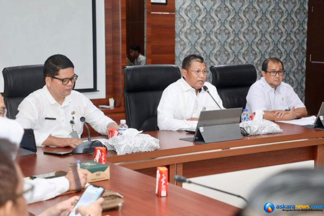 
 Sekda Batam, Firmansyah, membuka Rapat Koordinasi Evaluasi Keamanan Informasi dan Jaringan Komunikasi Sandi di lingkungan Pemko Batam Tahun 2026 di Kantor Wali Kota Batam, Batam Centre, Rabu (29/7/2026). 