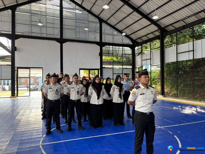 
 Apel Pagi Senin Perkuat Disiplin dan Profesionalisme Pegawai Kantor Imigrasi Kelas II TPI Belakang Padang