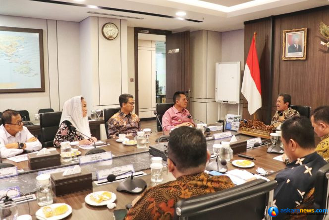 
 Gubernur Ansar Ahmad didampingi sejumlah Kepala daerah dan Kepala OPD di Kepulauan Riau beraudiensi bersama Menteri KKP Sakti Wahyu Trenggono di Gedung Menara Bahari I, Jakara Pusat, Jumat (10/7/2026)