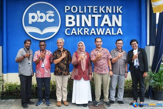 
 Ketua TP PKK Kepri, Dewi Kumalasari Ansar menghadiri Open House sekaligus membuka kegiatan Craft Festival diselenggarakan Politeknik Bintan Cakrawala, Kamis (27/8/2026).