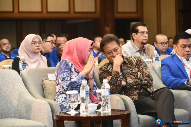 
 Sekretaris Daerah Provinsi Kepulauan Riau Misni mendampingi Menteri Kesehatan RI Budi Gunadi Sadikin dalam Pertemeuan Ilmiah Tahunan ke-30 Ahli Bedah Saraf Indonesia di Batam. 