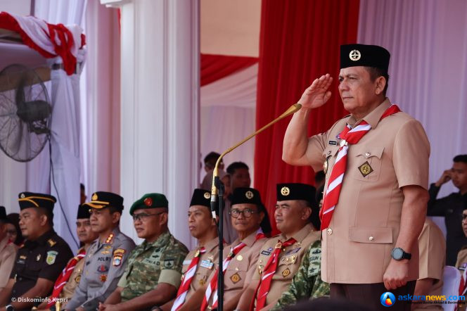 
 Gubernur Kepulauan Riau sekaligus Ketua Mabida Kwarda Kepri, Ansar Ahmad bertindak selaku inspektur Upacara Peringatan 65 Tahun Hari Pramuka di Gedung Daerah, Tanjungpinang, Jumat (14/8/2026). 