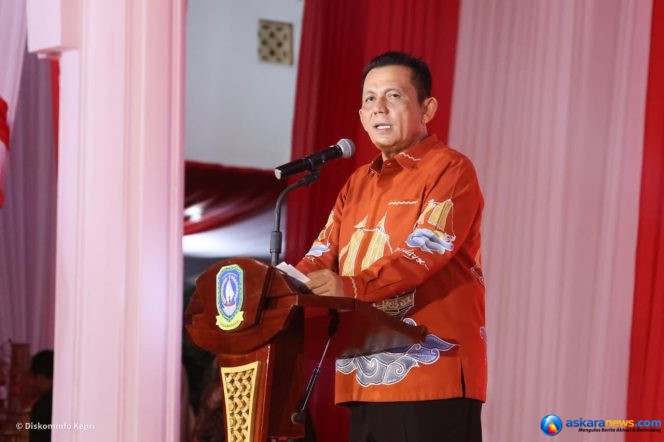 
 Gubernur Kepri Ansar Ahmad menyampaikan sambutan pada Malam Ramah Tamah dan Hiburan Peringatan HUT ke-81 RI di Gedung Daerah, Tanjungpinang, Senin (17/8/2026) malam. Gubernur Ansar mengajak seluruh warga Kepri untuk menjaga kerukunan. 